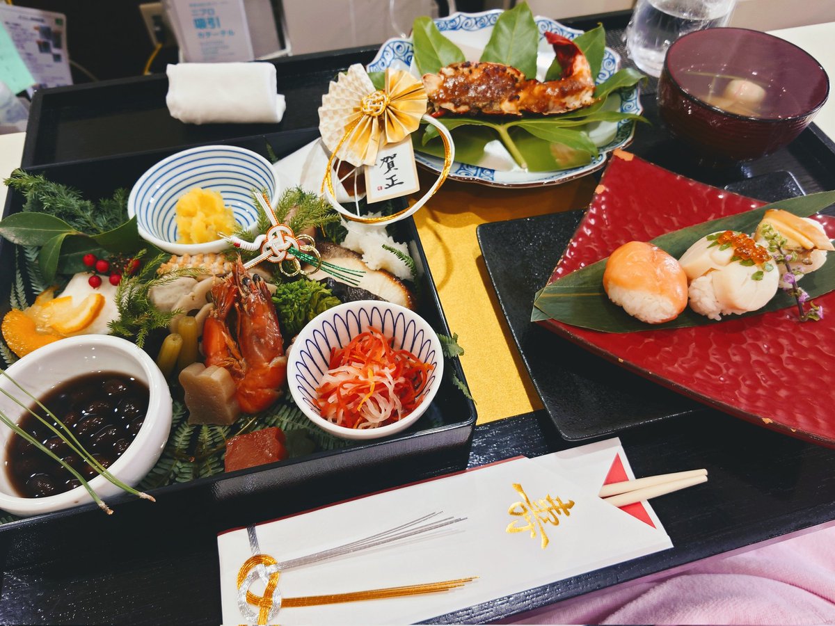 明けましておめでとうございます🎍
今年もどうぞ宜しくお願いいたします

ニューイヤーズベイビー👶🏻ほぼ確定な感じで、朝から病院です。
豪華なランチも運ばれてきました。
請求が怖いです