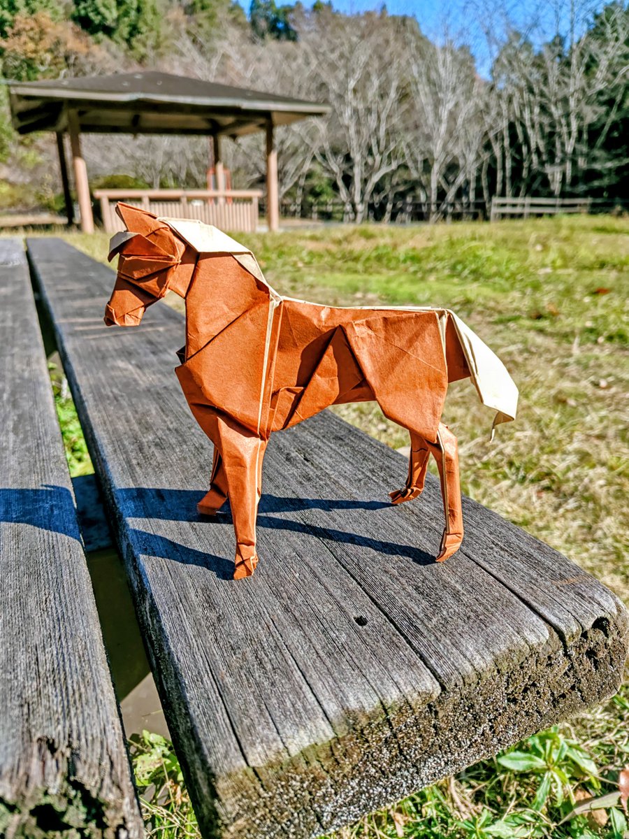 #至高のおりがみ 
「馬」
パク・ジョンウさん創作
paper 50センチクラフト紙
明けましておめでとうございます✨
今年は馬年ですね。
クラフト紙の色が綺麗に出てくれた。
立ち姿が美しい作品✨
今年もどうぞよろしくお願いします🙇
#折り紙 #馬 #パク・ジョンウ 
#折り紙作品