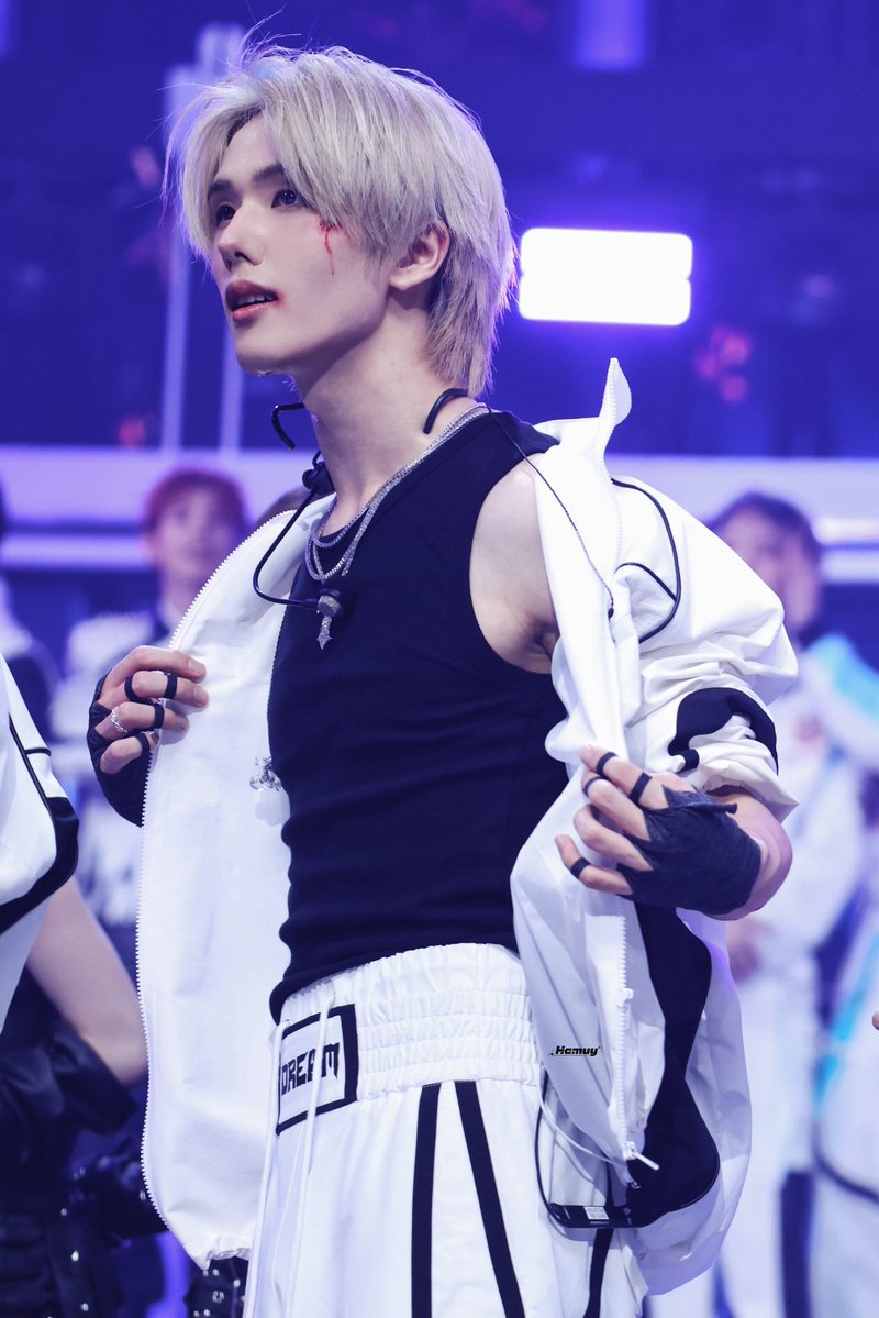 myfebfifth's tweet image. jisung park woah