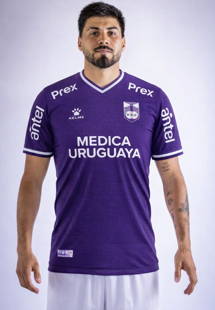 MartinDelPinook's tweet photo. 🚨 OFICIAL‼️
Hace 45 minutos el lateral izquierdo Renzo Rabino dejo de ser jugador de #DanubioFC.
La franja busco la renovación pero el jugador elevó sus pretensiones económicas.
#LiverpoolFC y #DefensorSp buscan sus servicios.
El Violeta tiene las papeletas para tenelo en 2026. https://t.co/Jc4Np3Z7dL