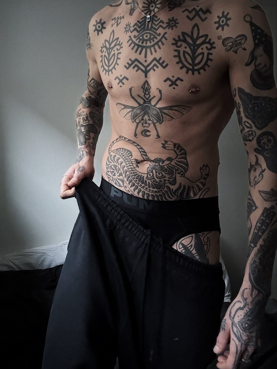 Happy new year! It’s been quite on my side but I would love to know what u people would like to see more of me 😏