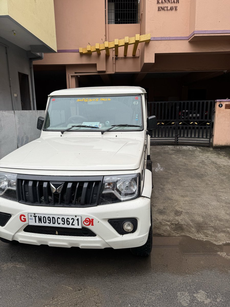 OnlyRakeshh's tweet photo. This car has been parked in front of gate and it’s causing disturbance to local residents. Please make a not of it and make sure it’s not parked this way. That too it’s Chennai corporation vehicle @ChennaiTraffic @chennaicorp https://t.co/hcepbQj3Qo