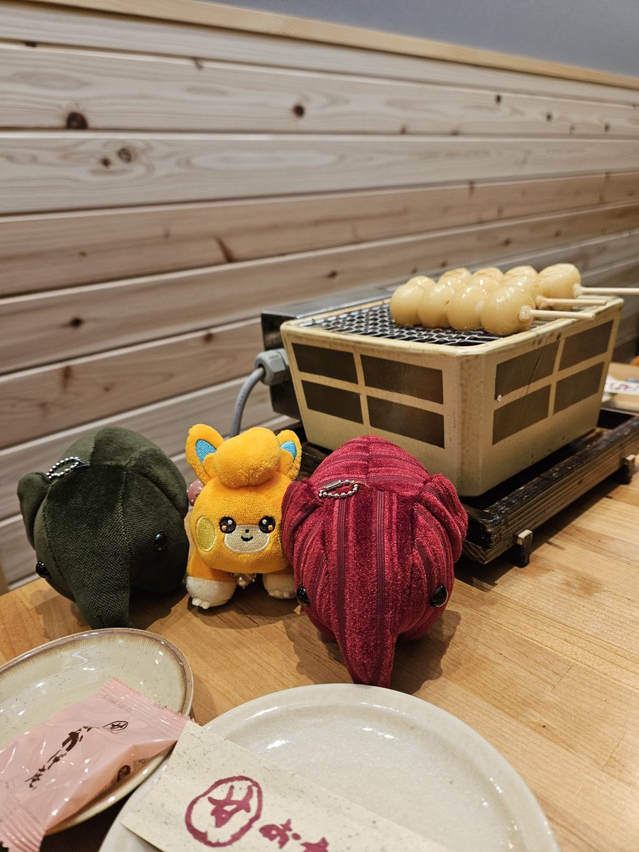 どむどむ&amp;コメダコラボのどむぞうくんとなかよしなった
いっしょにおだんご…ﾓﾁｭﾓﾁｭ!!!!