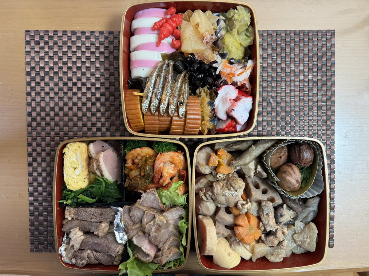 新年、明けましておめでとうございます🎍
昨年は忙しない毎日が続いているようでしたが、本年はゆとりの持てる生活にしていきたいと思います。
みなさん、本年もどうぞよろしくお願いいたします🙇