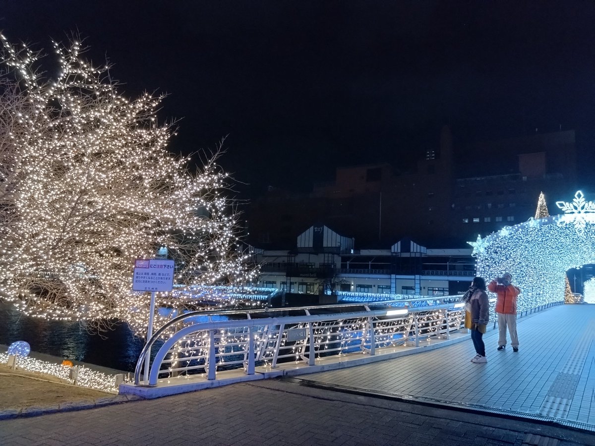 precious0902's tweet image. 明けまして、おめでとうございます！！
今年もよろしくお願いいたします🙇

おはようございます。
起きたら、まだアゴラに居ました。
いったい、何時まで飲んでどうやって帰ったのか…毎年升酒の屋台から記憶がありません。
また１年楽しんでいきましょー！！