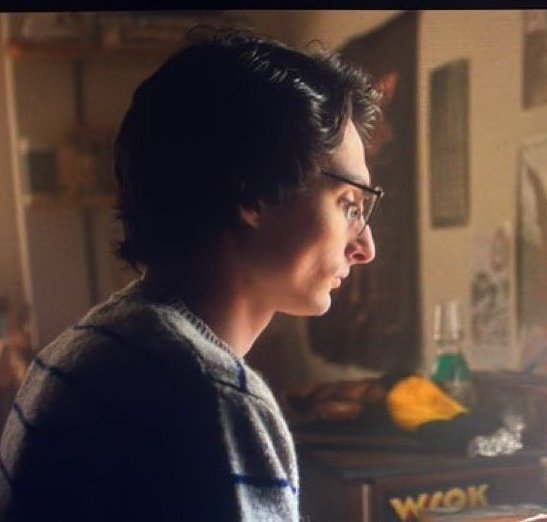 #byler AU: good luck, babe

donde mike se encuentra a su ex mejor amigo de la infancia en el trabajo después de años.

o donde will empieza a salir con un chico y termina siendo el compañero de trabajo de su ex mejor amigo de la infancia.

mike conoce el arrepentimiento.