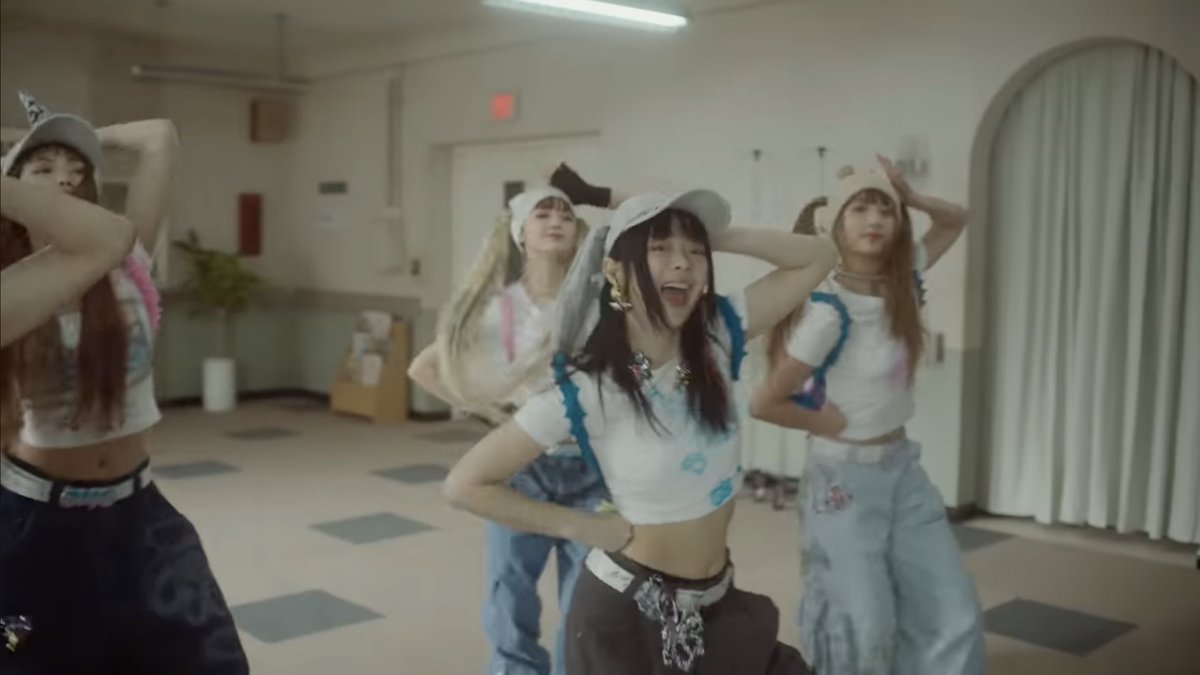 PopBase's tweet image. 3 years ago today, NewJeans released ‘OMG.’