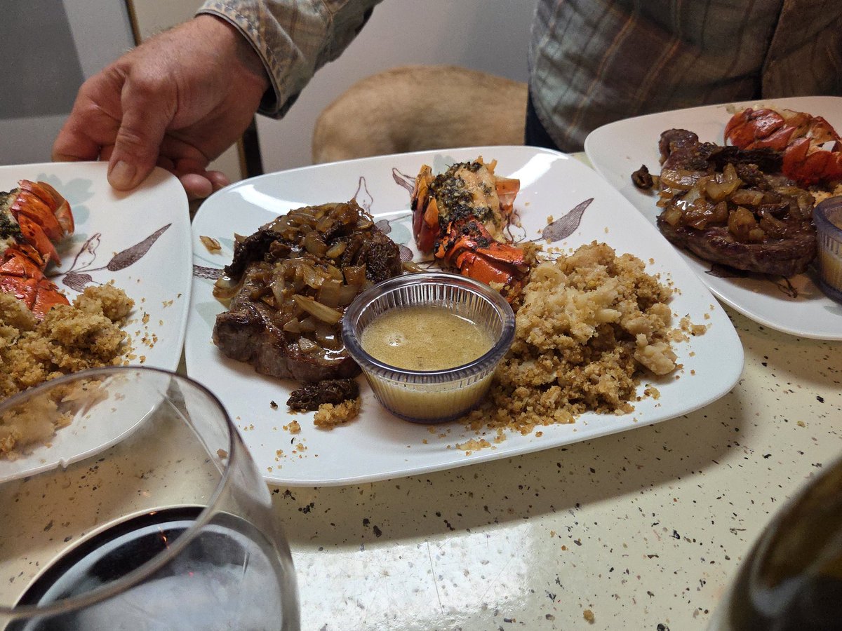 Pokeblock23's tweet image. My steak is too juicy and my lobster is too buttery :(