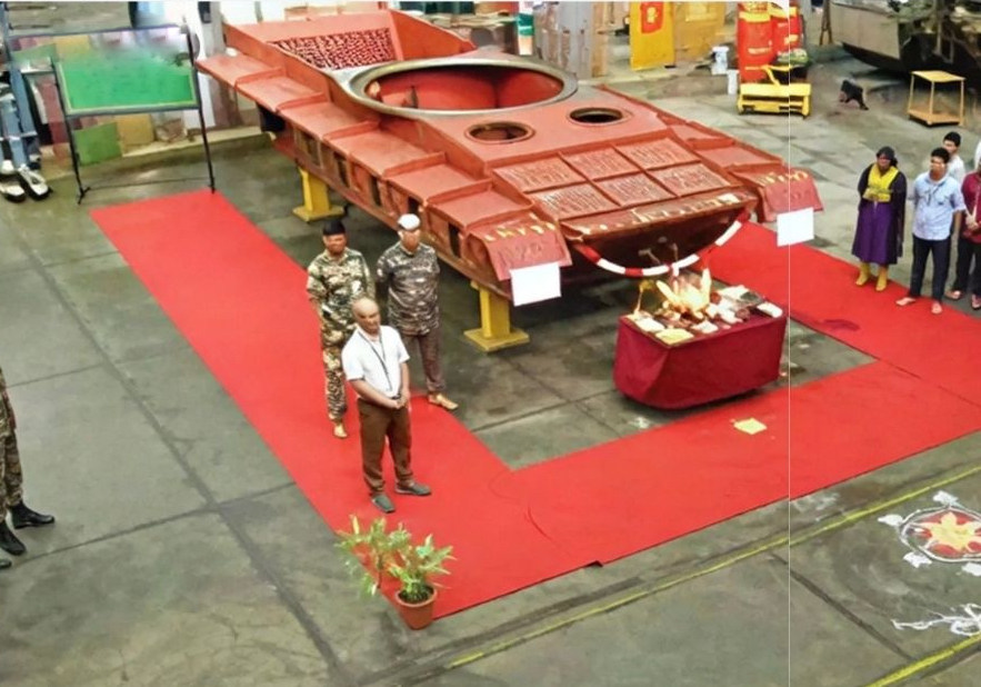 DefenceDecode's tweet photo. CVRDE has commenced integration of the #DATRAN Test Vehicle on 4 December 2025.
The platform is being developed to test India’s indigenous 1500 hp engine and 1500 hp DATRAN transmission.
▪️Both systems are in an advanced stage of development and will be integrated as a powerpack.
▪️The DATRAN Test Vehicle will serve as a precursor and technology demonstrator for future Armoured Fighting Vehicle (AFV) platforms.
▪️The programme marks a major milestone in indigenous high-power AFV mobility and powerpack developmentunder DRDO/CVRDE.