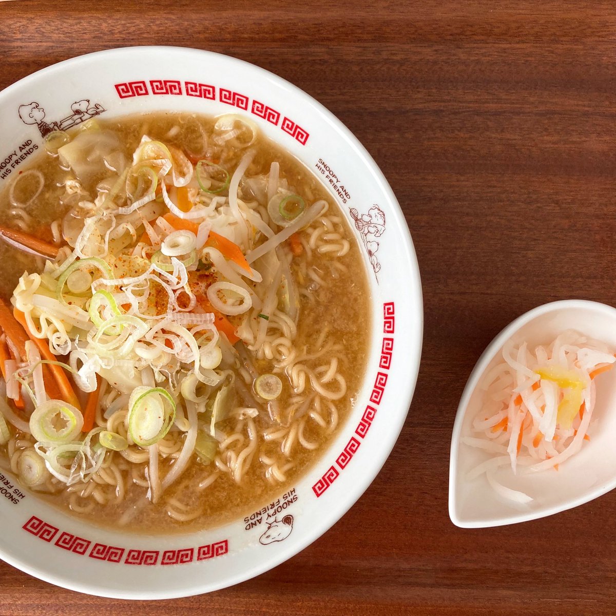base23231's tweet photo. 元旦のお昼ごはんはサッポロ一番みそラーメン❤️食べ過ぎて順調に体重が増えてるので野菜多め👍おせち要素は今年はなますのみでございます✨#おうちごはん #節約料理 #料理好き #自炊 #ひとり飯 https://t.co/tvXcc3YNVH