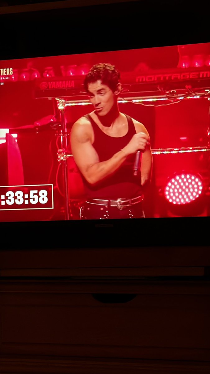 nik_butunhinged's tweet photo. I would like to thank every personal trainer, every single weight, every seed that planted the fruits and vegetables, and every animal that was sacrificed for Joe Jonas to eat that contributed to crafting the most beautiful well sculpted biceps my eyes have ever seen https://t.co/btiCwnz6cV