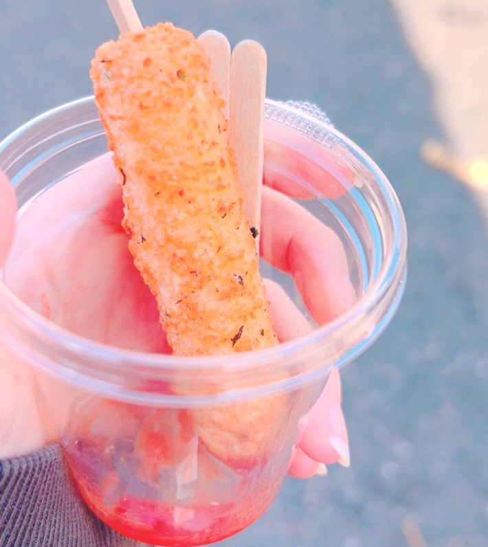 _hinq's tweet image. あけおめーーー、これはチーズスティックという神の食べ物