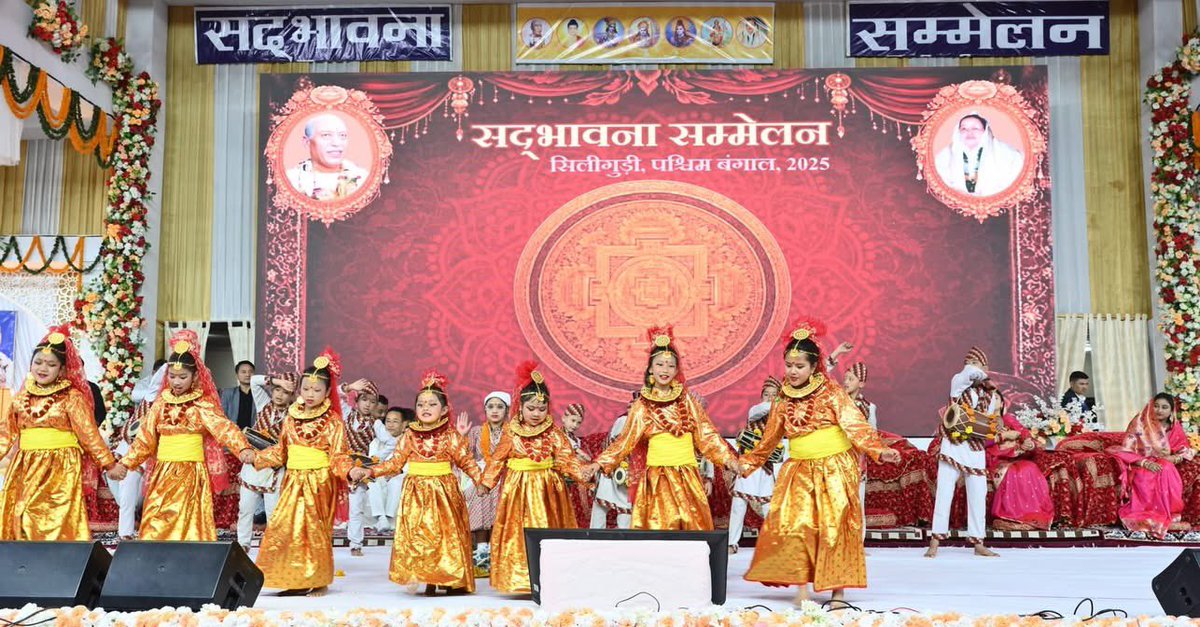 ManavDharam's tweet photo. Shri Vibhu Ji Maharaj urged everyone to know themselves, as we have been bestowed with this precious human life. For this, we must strive to understand ourselves without the influence of ego.
#Sadbhvana_Sammelan
#spirituality
#SpiritualDiscource
#ManavDharam https://t.co/qFanOhtTK6