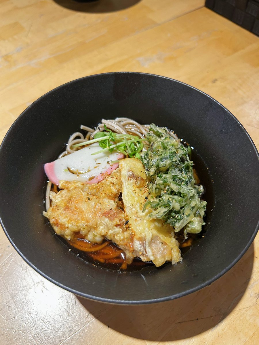 🎍
HAPPY NEW YEAR
昨夜は大好きで最強な仲間たちと大晦日配信ライブでした！
はら&amp;ぼんのやりたい放題ということで、たくさん色んなことしました！笑
ぼんちゃんと話してたらお互いどんどん思いつきで曲が増えていき笑、、