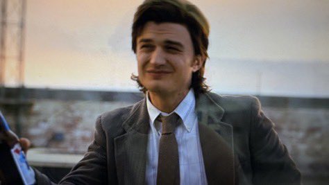 dostuyokvski's tweet image. eddie munson should have seen this… EDDIE MUNSON SHOULD HAVE SEE STEVE HARRINGTON IN A SUIT