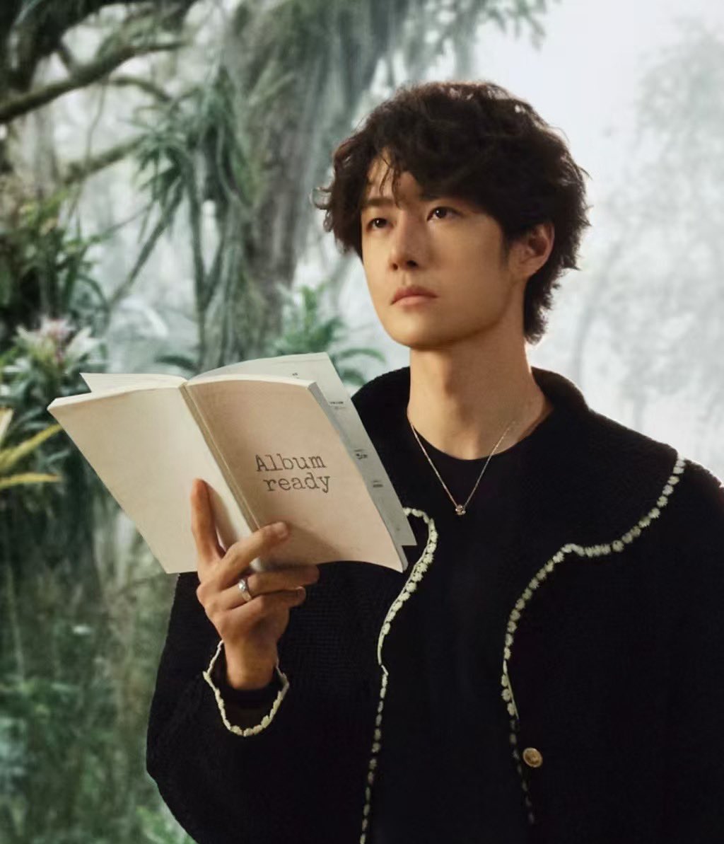 Yibo official  มาสปอยอัลบั้มปะ  ปีนี้อี้ป๋อปล่อยอัลบั้มแน่เลยอะ เห็นลือตั้งแต่ปีก่อน