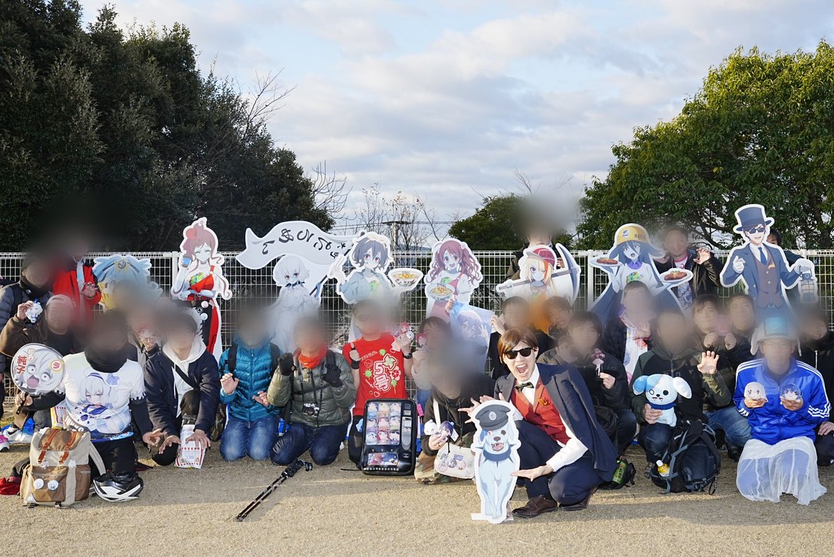 毎年恒例ゾンビィで初日の出を見る会！
今回は町制90周年の大町町ボタ山わんぱく公園にて。　
旧年の #日清  #ラ王 との #ゾンビランドサガ コラボに感謝の意を示すため、初日の出を見たあとはふるさと館さんの協力のもと、みんなでラ王を食べました🍜
ありがとうございました✨️