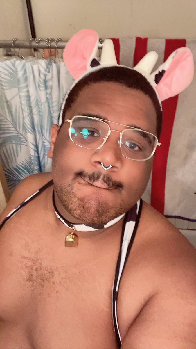 tmanseaberry's tweet photo. Year of the cow 🐮 (who want some milk) https://t.co/puRfa7yxkp