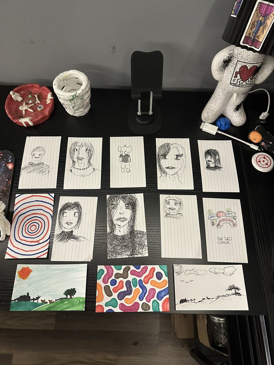 httydrawstuff's tweet photo. index card doodles🖊️ https://t.co/ZsW1Buxl8c