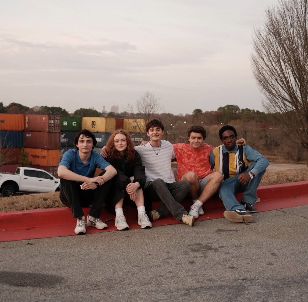 Updates_SThings's tweet image. over and out. #StrangerThings5