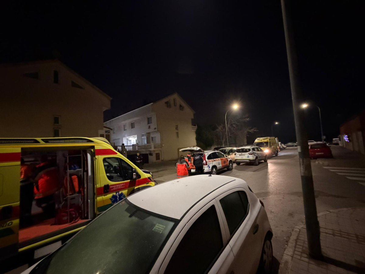 Nos activa #SUMMA112 por mujer de 37 años en #Domicilio 
Atendemos hasta la llegada de #SVA
Finalmente traslada #UVI19 al Hospital del Henares.