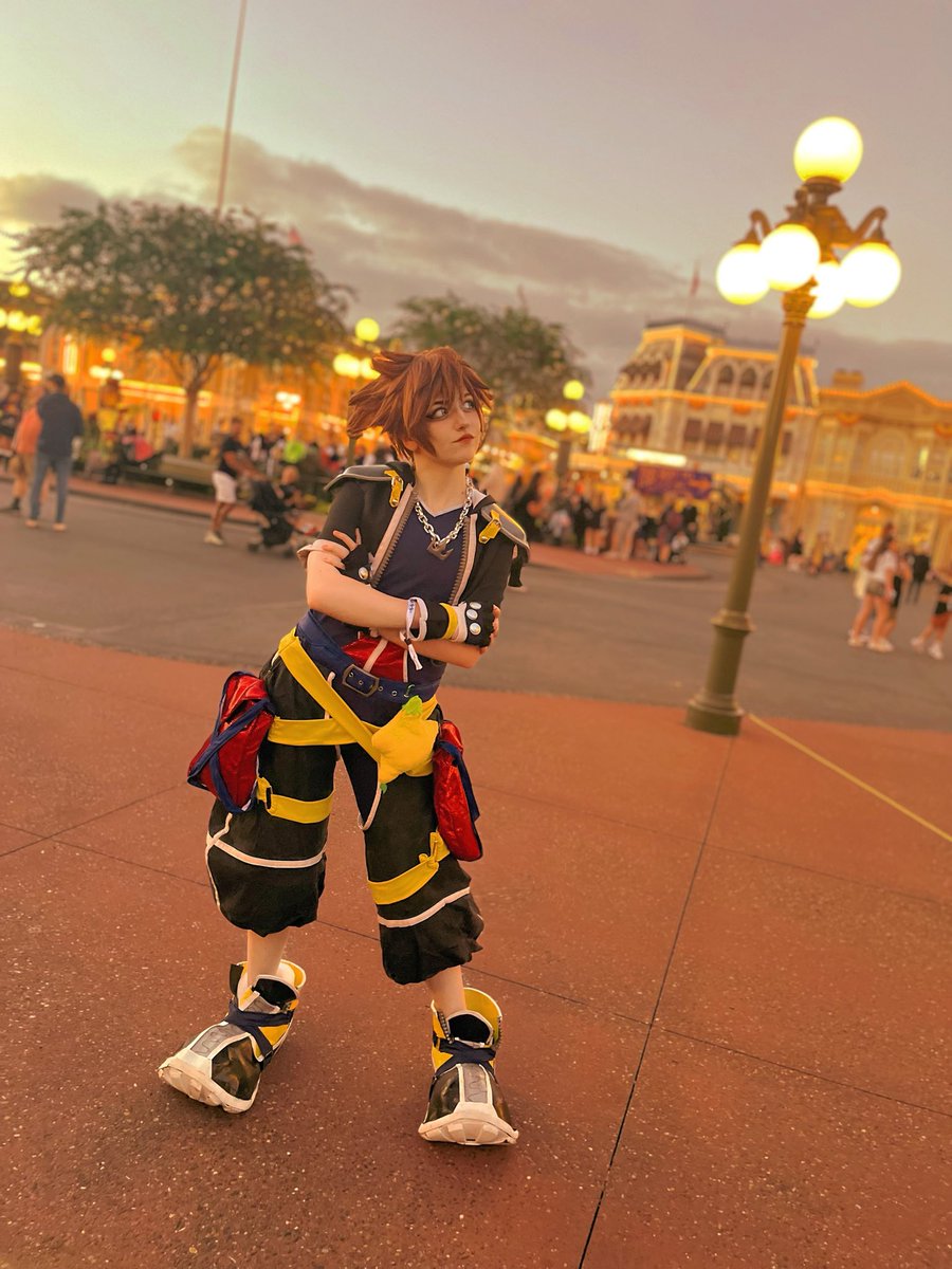 seiphcos's tweet image. Happy New Years! ✨🎇

Here’s to hoping we all find where we belong in the near future 🩵
#kingdomhearts #sora #kh2