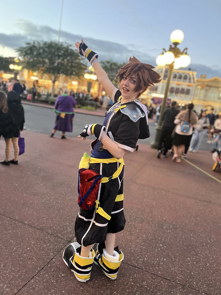seiphcos's tweet image. Happy New Years! ✨🎇

Here’s to hoping we all find where we belong in the near future 🩵
#kingdomhearts #sora #kh2