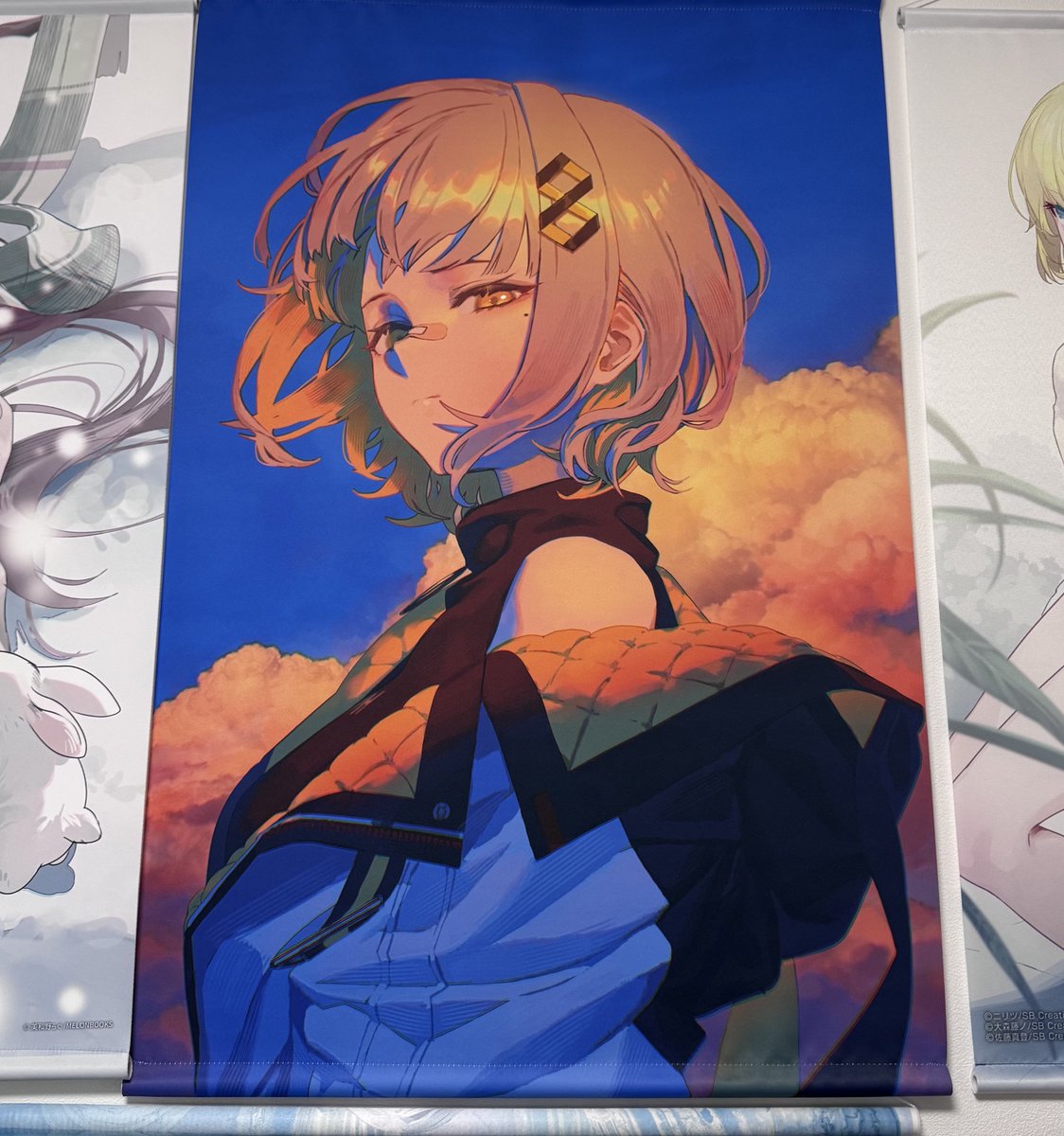 Tenya108's tweet photo. 第二弾、いつも見てる絵師さんたち。

泉彩さん。（#AC______  )
はちたやのタペストリーも無事にGET✌️

marumoruさん。（#marumoru_ka )
三嶋くろねさん。（#mishima_kurone )

コミケのセット販売で良くある切ったらクリアファイルになる袋、なんか勿体無くて切れないんだけど、、、 https://t.co/IHrGAJZ8wx
