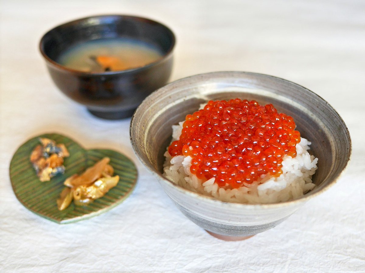 obiking_jp's tweet photo. 謹賀新年─本年もよろしくお願いします。
毎年恒例の元日いくらご飯で新年を迎えました。今年は災いと戦禍なく平穏な世界になりますように。そして皆が美味しいご飯を食べられますように。
#2026年もよろしくお願いいたします https://t.co/yKBi1pLbsJ