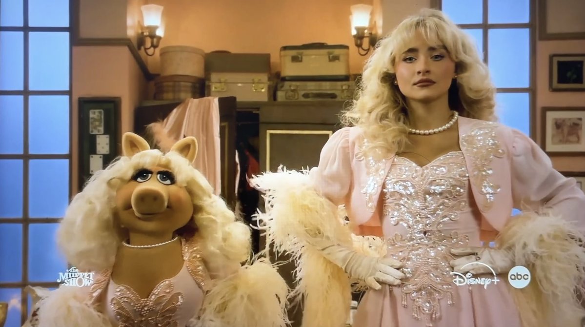 Luke94's tweet image. These two divas are going to be ICONIC! #TheMuppetShow #SabrinaCarpenter