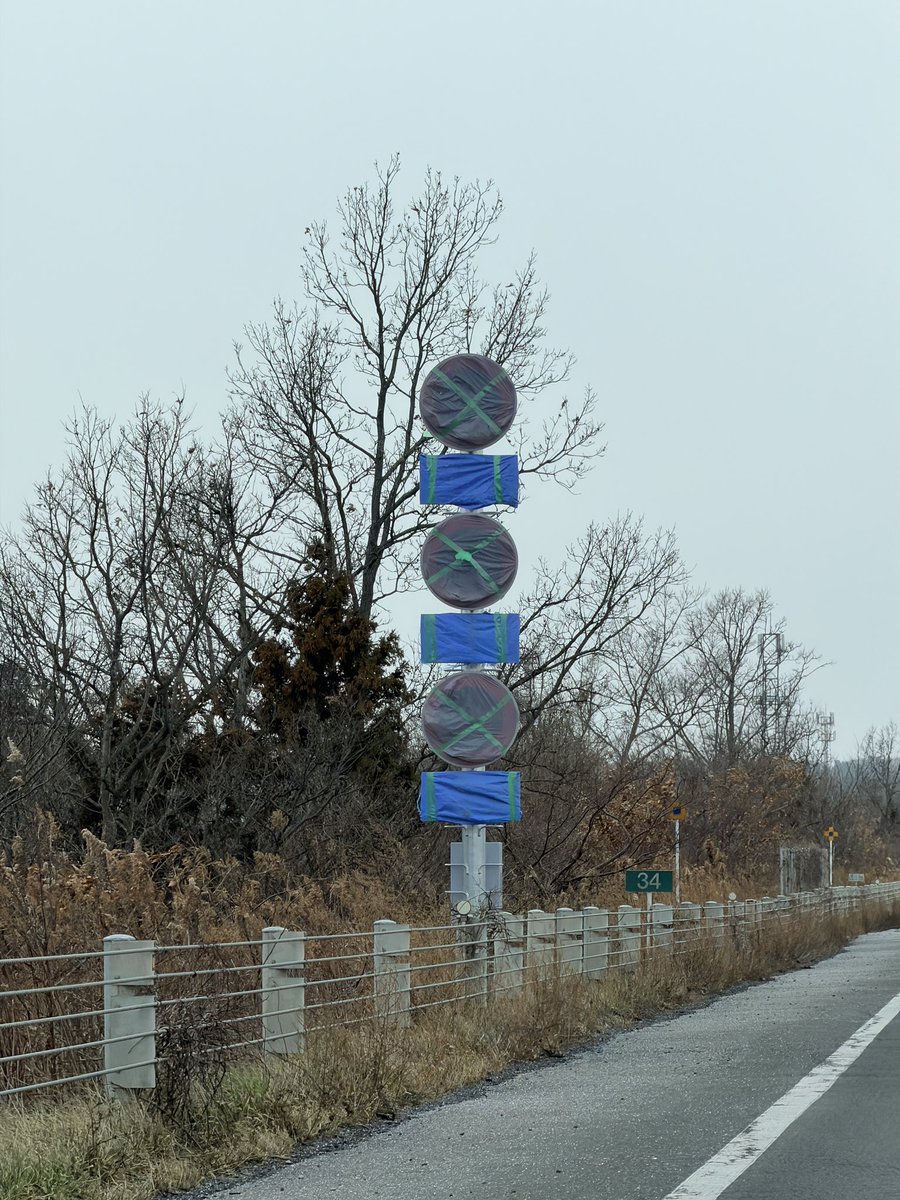 ribu_road's tweet photo. E45 三陸道無料区間で3段速度標識が至る所で設置中
大型車90km/hの布石...？ https://t.co/oKJuYPBxaC