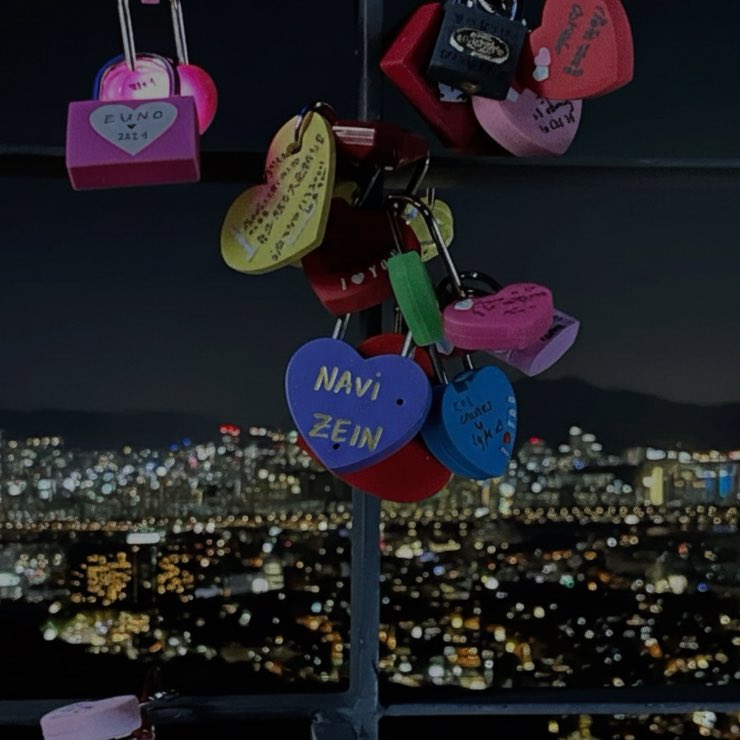 trafvlqar's tweet image. ︎ㅤㅤ
︎ㅤㅤㅤ
︎ ︎ ㅤㅤ

︎we’re turning the first page of 2026 today, and i’m so glad you’re the lead character to my new book. you were the surprise i never expected, but now i can’t imagine the story without you. to a lifetime of chapters together! i love you, my navi.