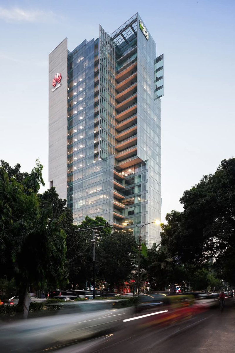 AshrafulAlam397's tweet photo. South Asian headquarter of Huawei in Dhaka, Bangladesh. https://t.co/Ibec6MFkhA