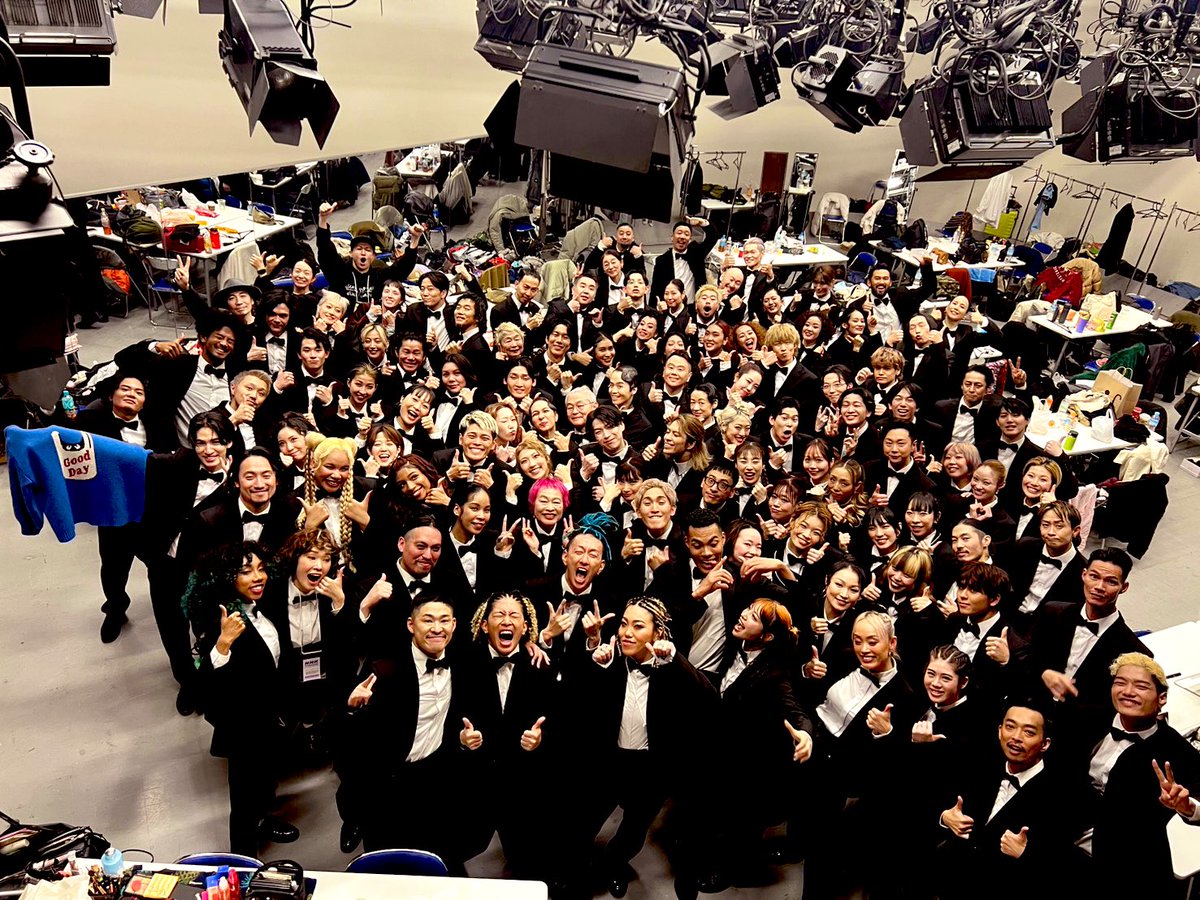 KJ0202_TKS's tweet image. あけましておめでとうございます！

第76回NHK紅白歌合戦、Mrs. GREEN APPLEさん「GOOD DAY」にダンサー出演させていただきました🍏

100人のダンサーさんたちとアゲアゲで踊れてめっちゃくちゃ楽しかったです

見つけられた方は今年いいことあるかも🤣

本年もよろしくお願いいたします✨