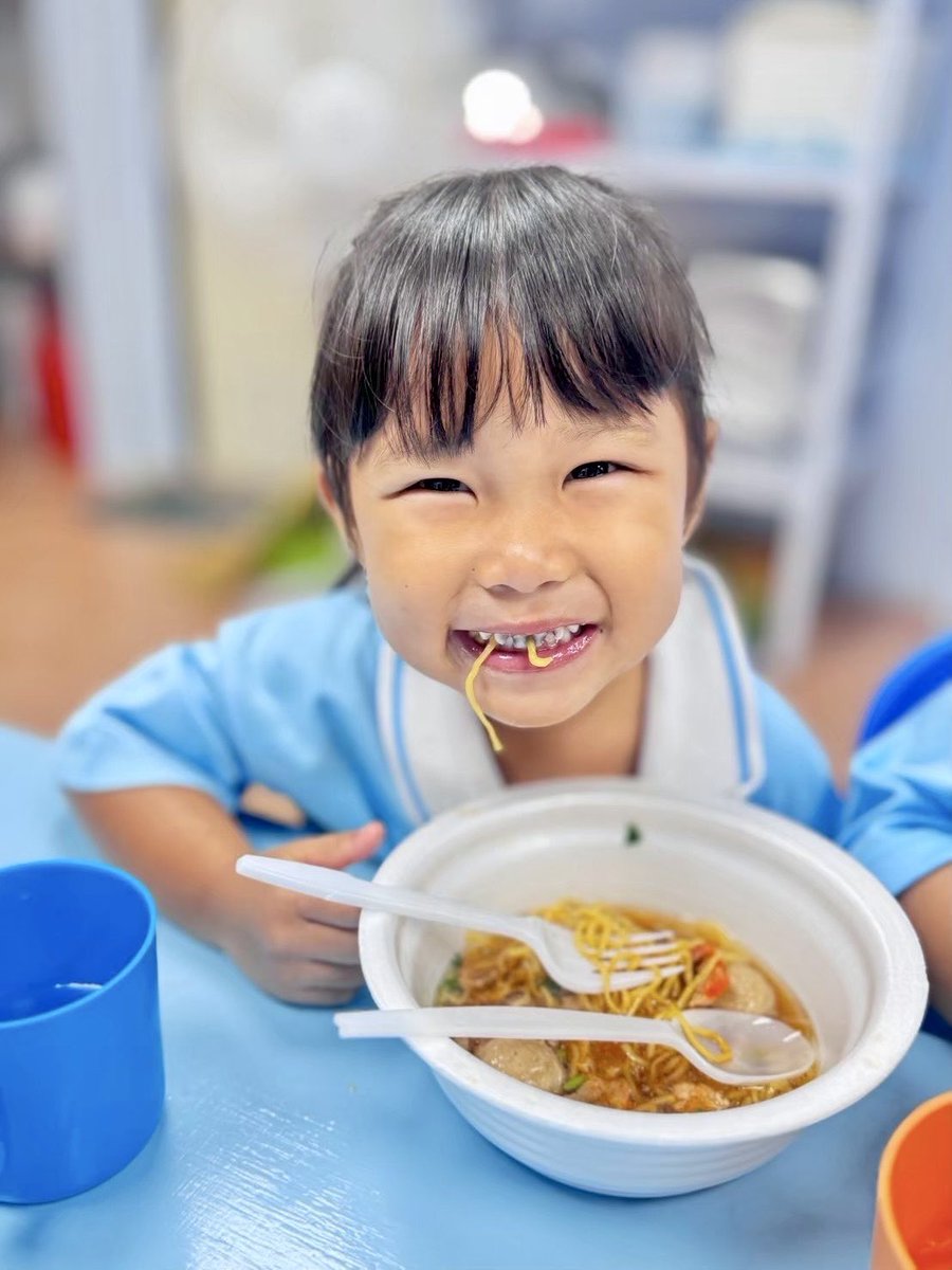 kuos2009's tweet image. “ขอเพียง 26 บาท ชวนทำดี รับปีใหม่”  ผมขอเชิญทุกท่านร่วมเป็นเจ้าภาพเลี้ยง

อาหารเด็กๆบ้านนกขมิ้นกว่า 200 ชีวิต ประจำเดือน มกราคม 2026 ด้วยกันนะครับ.ท่านสามารถร่วมบริจาคสมทบทุนช่วยค่าอาหารประจำวันเพื่อเลี้ยงอาหารเด็กๆได้ที่. 

บัญชีมูลนิธิบ้านนกขมิ้น.
ธนาคารกสิกรไทย 
732-2-87770-0…