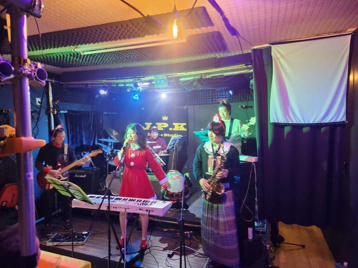 aya0918singer's tweet image. 新年あけましておめでとうございます😄

今年はもっと活動を通して皆さんに元気や勇気を与えられる人になりたいとおもいます❕

そして皆さんとのご縁も大切にしていきより仲良くしていただけたらとおもいますので宜しくお願いしますm(_ _)m

良いことありますように😁