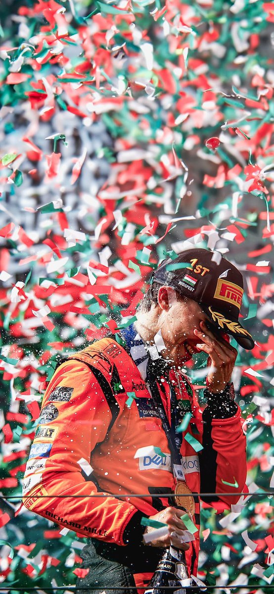Amberchen922's tweet photo. Happy New Year, Oscar Piastri!
Let the fireworks burst ����
Let the confetti fall 🎀
Let the champagne fly 🍾
Here comes 2026, may it rain even more golden champagne next year! https://t.co/yMyvuUVDbR