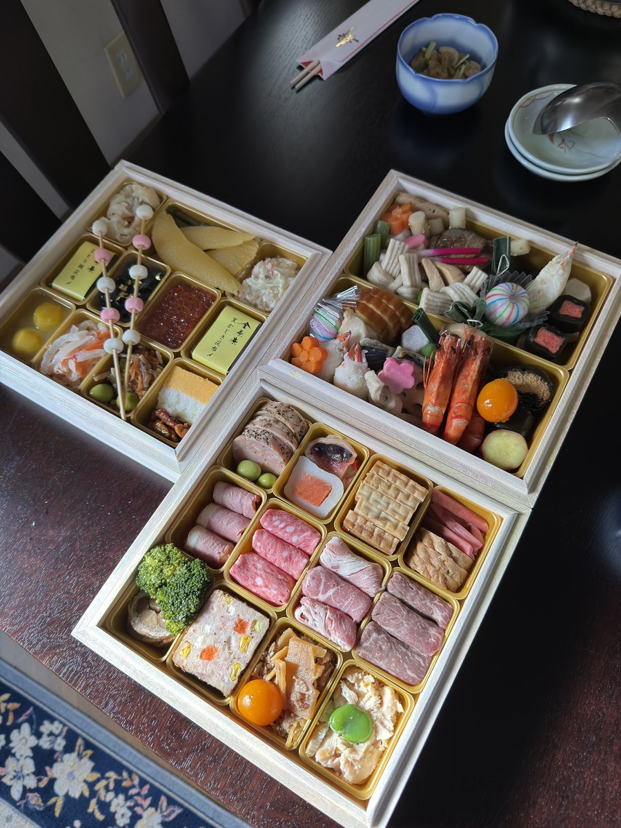 38Vi1's tweet image. 新年おめでとう御座います🎍

実家まで家族でウォーキング🚶

3家族でお祝いです🍻✨

今年の目標→早く全身脱毛✨→去年と一緒😅
まつ毛より下の毛はいらん😆

皆様、本年も宜しくお願い致します🙇‍♂️

#金茶寮
#金沢