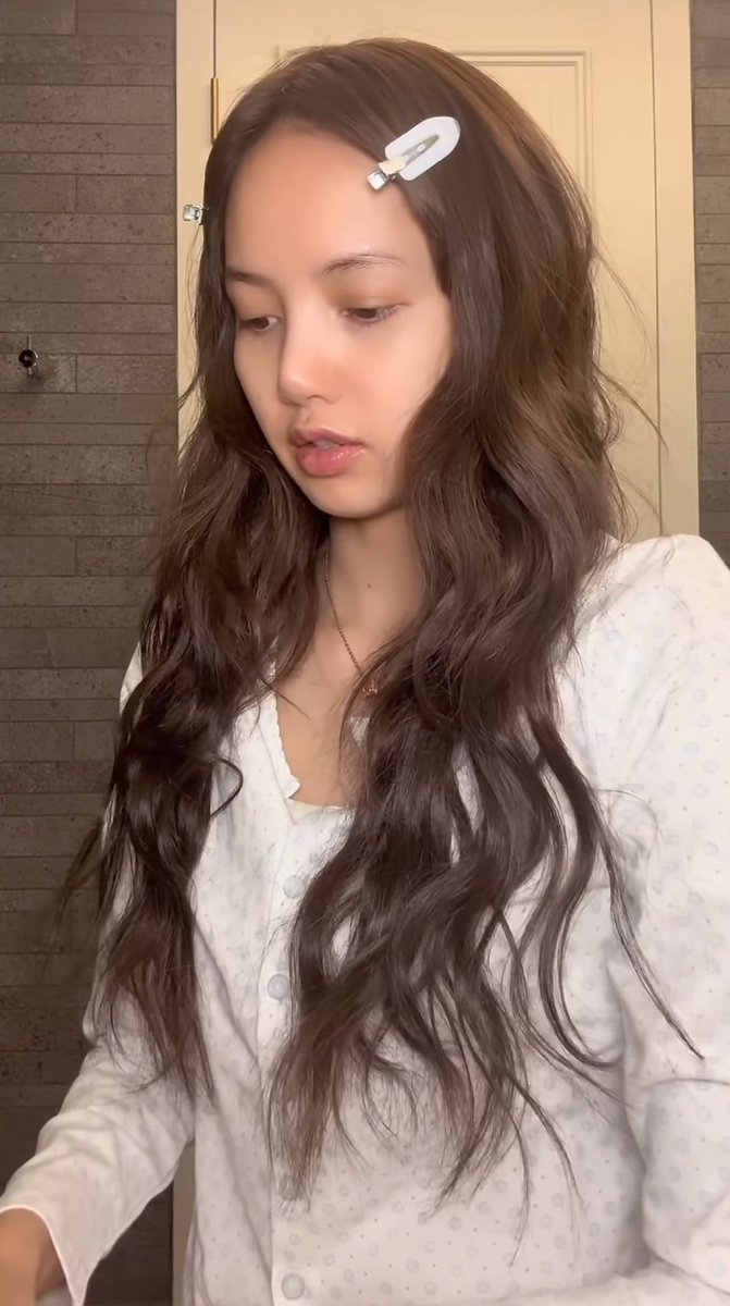 ลิซ่าหน้าสด แบบหน้าดีมาก ผิวน้ำผึ้งง