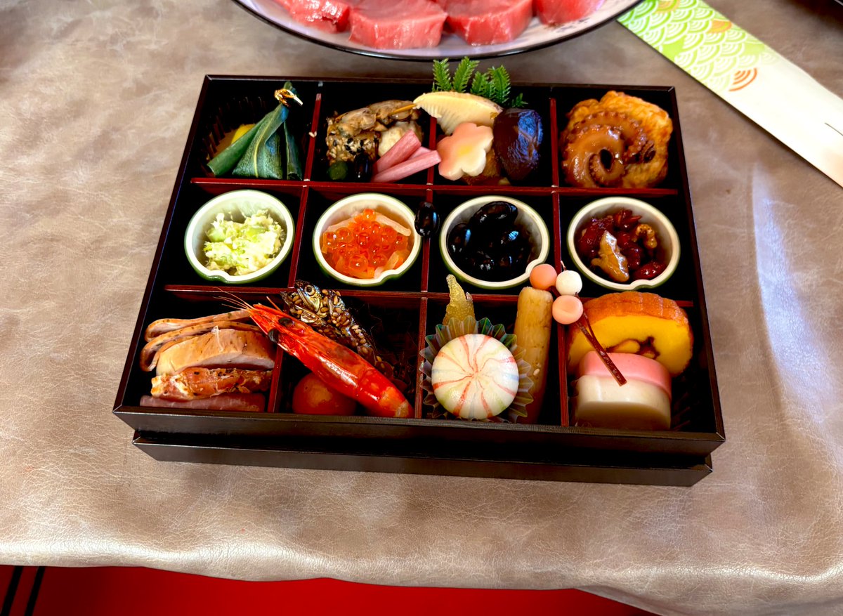 siniasu's tweet image. あけおめ皇室御用達日本酒