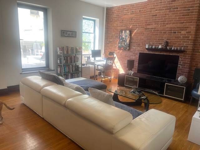 Snappily_Chi's tweet photo. Room for Rent in Chicago, IL:

Beautiful townhouse with fully furnished room in Lakeview.

Rent: $1025/mth
Available: 01-Jan-2026

Details: https://t.co/FzNsqumixU

 #RoomsForRent #Chicago #CoLiving #AffordableHousing https://t.co/f8CAKw4wV1
