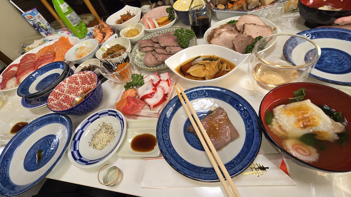 今年も宜しくお願いいたします🎍
今年は痩せる！でも目の前これなので明日から、、
そんな私ですが引き続きどうぞよしなに