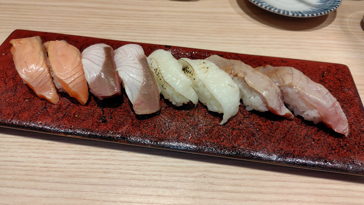 友達とおせち食べ放題なう( '∀`) 