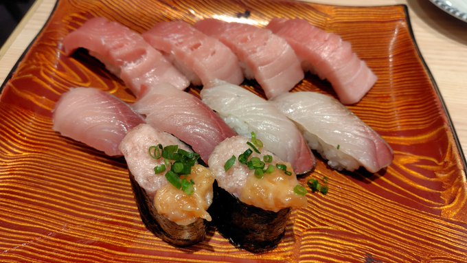 友達とおせち食べ放題なう( '∀`)