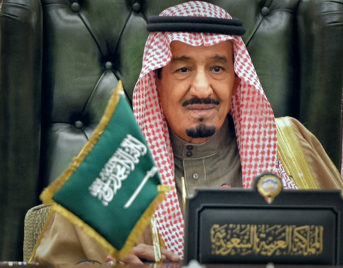 اللهم يا من خلقت القلوب وملكتها، نسألك أن تحفظ والدنا جميعاً الملك سلمان بن عبدالعزيز، اللهم ألبسه لباس الصحة والعافية، واجعل في صدره طمأنينة، وفي عمره بركة، وفي قوله توفيقًا لا ينقطع.

اللهم اجعلنا نرى في عهده العزّ يتجدد، والمجد يتعالى، والراية تعانق السماء، اللهم كن له معينًا