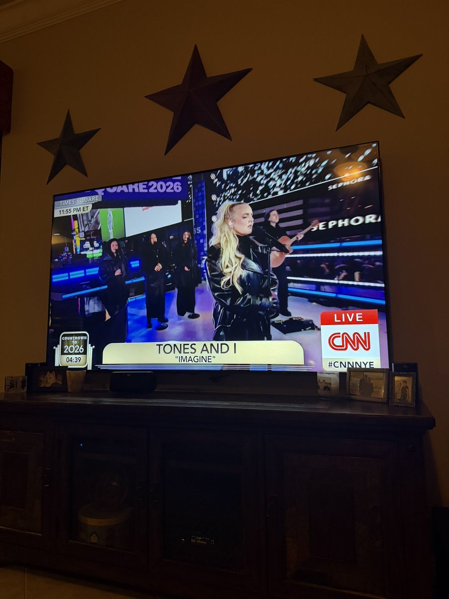 seshysaurus's tweet image. Girl really? @ErikaKirk