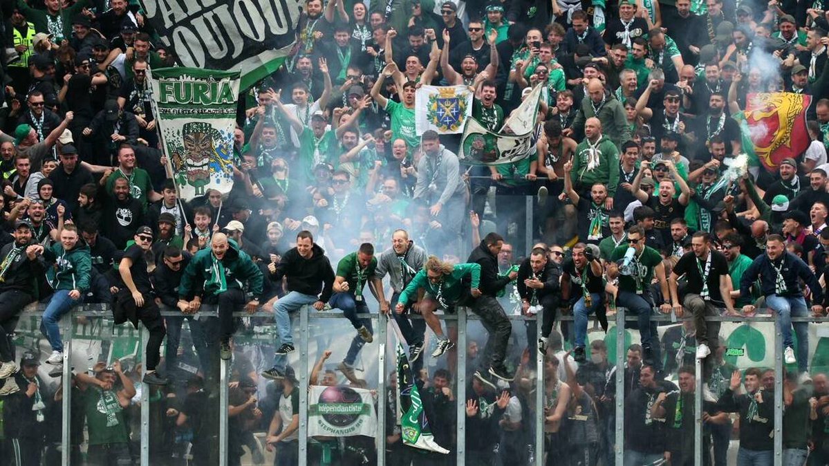 🎉 Bonne année 2026 ! 💚

On n'a plus qu'à souhaiter de revivre des émotions comme ce 2 juin 2024 inoubliable... bon par contre cette fois à la maison !

Disons le 9 mai contre Amiens ou le 24 avril face à Troyes ? Car un parcage sera toujours trop petit pour la ferveur verte.