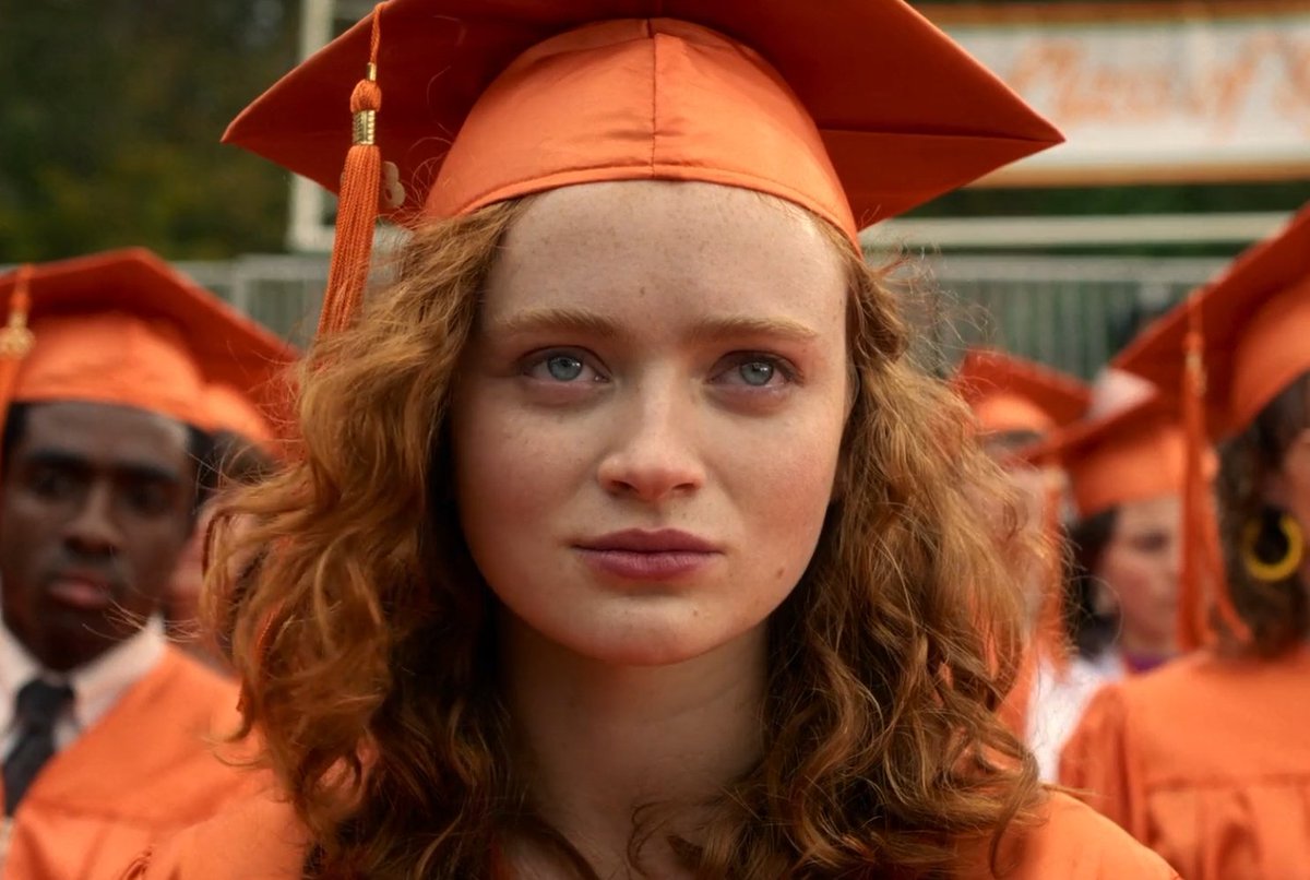 aptsoty's tweet image. menina esforçada perdeu quase 2 anos letivos mas fez o EJA e conseguiu se formar junto com os amigos te amo max