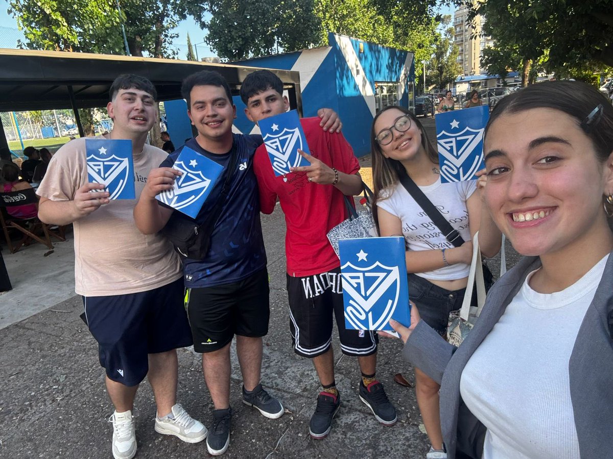 mia singer tweet media