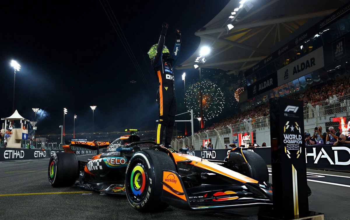 InfoLN4's tweet image. Encerramos 2025 com o coração cheio.

Foi um ano histórico para o Lando, de crescimento, consistência e a realização do sonho do Campeonato Mundial. 

A todos que estiveram com a gente ao longo desse caminho, desejamos um Feliz Ano Novo!

Que 2026 traga ainda mais conquistas para…